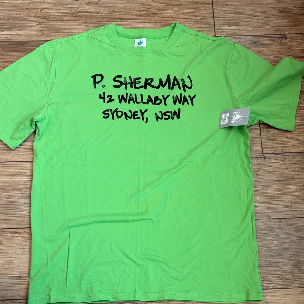 Disney Finding Nemo Bright Green Graphic Tee Large. NWT